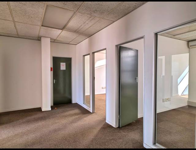 419M² OFFICE TO LET IN CRAIGHALL PARK